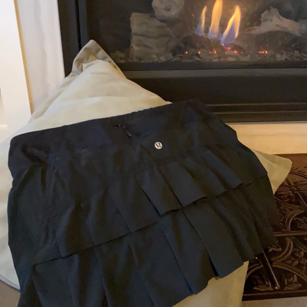 Lululemon Size 8 or 10 Pleated Golf Skort Black